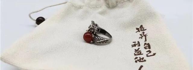 干青手串的功效与作用，女人戴什么手串最养人（点点爱心照亮困境儿童的求学路）