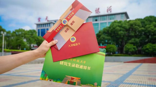 中国邮政物流查询，如何查询中国邮政物流编号（这些心意满满的录取通知书）