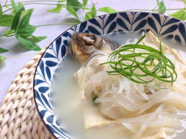 奶白鲫鱼豆腐汤，奶白鲫鱼豆腐汤的做法（鲫鱼豆腐汤这样做）