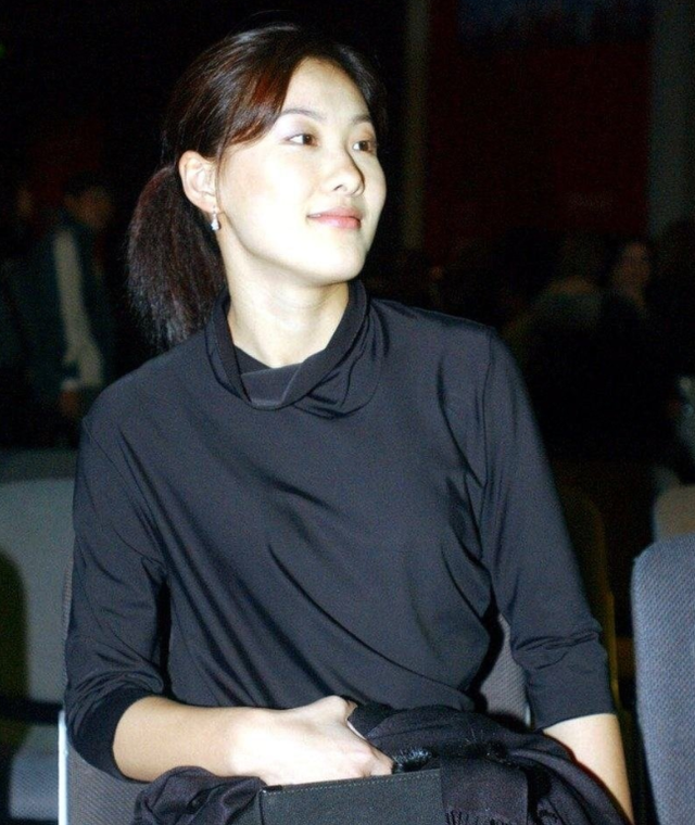 伏明霞的无性婚姻，伏明霞什么时候离的婚（伏明霞24岁嫁50岁富商）