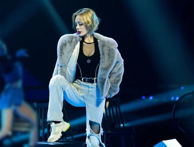 “排骨精”靠边站，丰腴美人才是真绝色，这10位女星美炸了