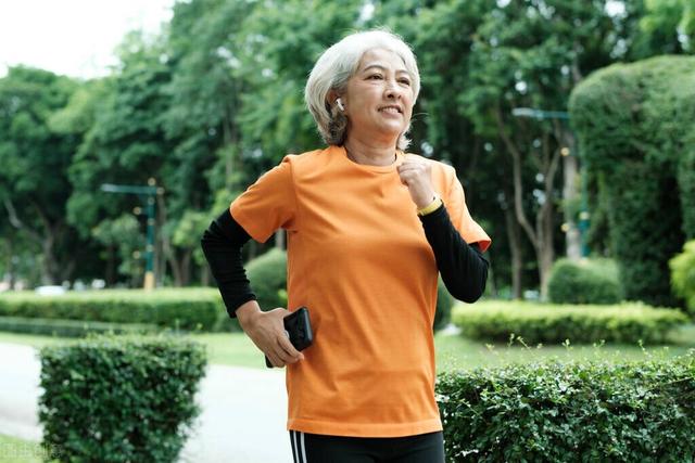 夜跑最佳时间是几点，减肥夜跑有什么好处（每天都坚持晨跑，身体有何变化）