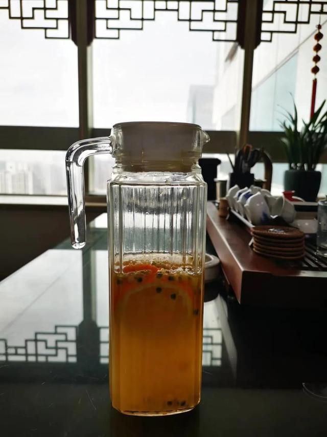 百香果水果茶的做法，百香果水果茶的做法和配方奶茶店（百香果水果茶做法）
