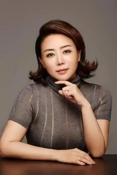 端庄优雅气质美女句子,女人气质高雅的句子有修养的句子(女人真正的美