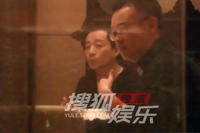 汪小菲今年几岁了，汪小菲聚餐寸头造型显苍老