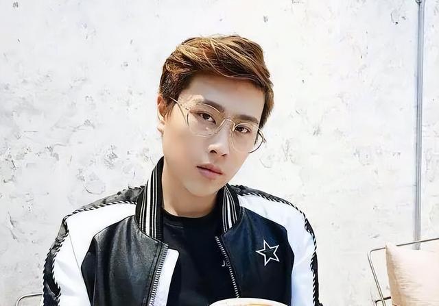 卢本伟为什么被全网封，卢本伟为什么被全网封禁（圈内人曝光他和女友分手）