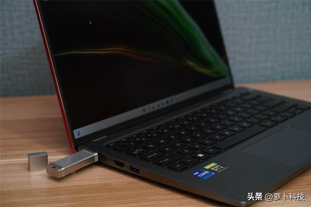 手机u盘怎么用，kingston手机u盘怎么用（披着SSD外衣的优盘）