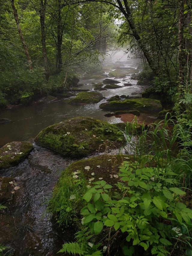 七八月份最适合旅游的地方，7-8月最适合旅游的地方（探索天地间的五光十色）