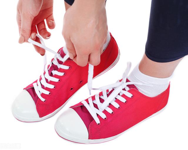 鞋带老是松怎么办，鞋带怎么系不容易松开（为什么你的鞋带总是松开）