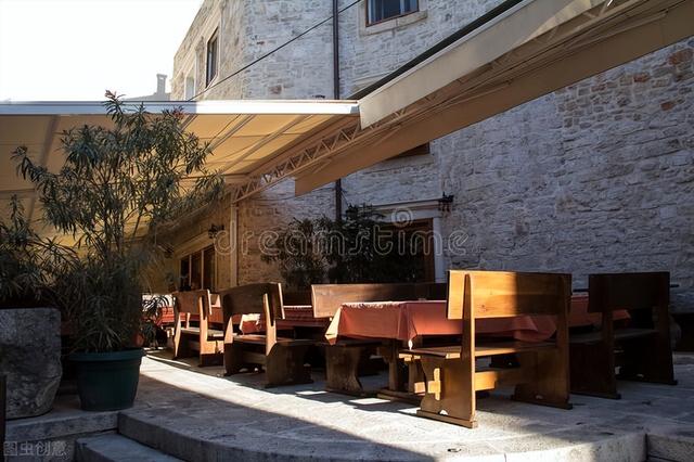 卧室阳台封闭式好还是开放式好，卧室阳台是封闭好还是不封闭好（封闭式阳台好还是开放式好——安全性有很大不同）