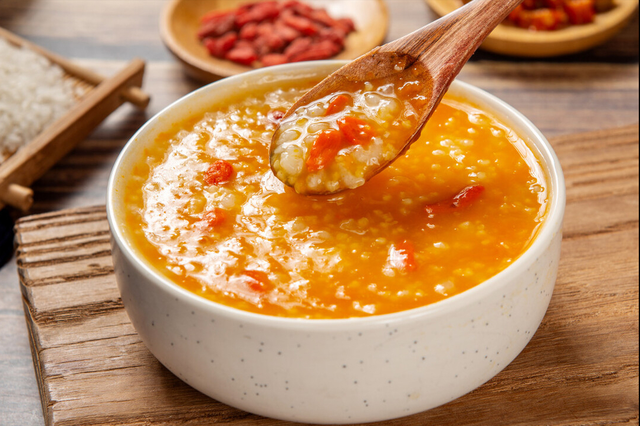 小米粥煮15分钟熟了吗，小米粥煮几分钟就熟了（别再直接加水下锅）