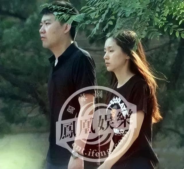 王朔与王子文私下关系，与贾乃亮传绯闻多年、未婚生子
