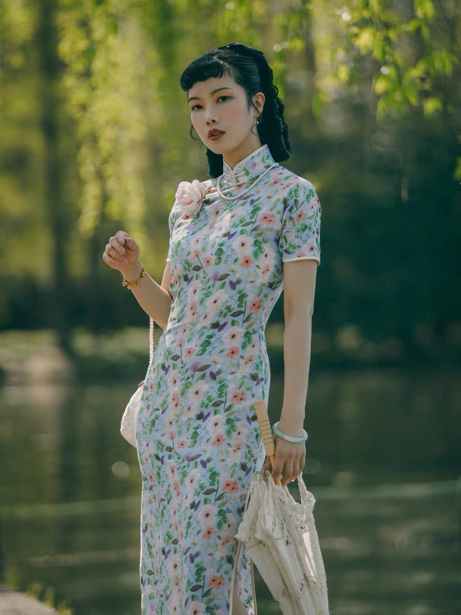 开网店卖服装(服装定制店怎么开)