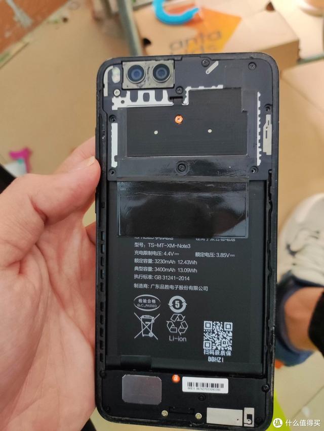 小米手机电量显示怎么设置，小米手机如何设置电量显示方式（给老爸的小米6哥哥换个电池）