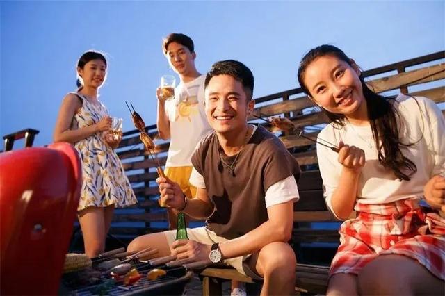 摆摊卖什么赚钱成本又低，现在摆地摊卖什么成本低回本快（夏天一个人就能干的小生意）