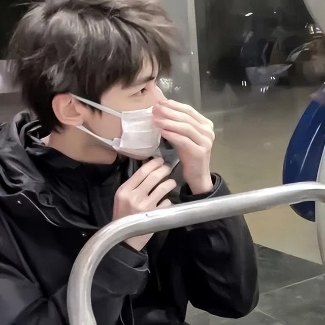 高级感男生头像，高级感拉满的男生头像微信（小众又高级的不露脸男生头像）