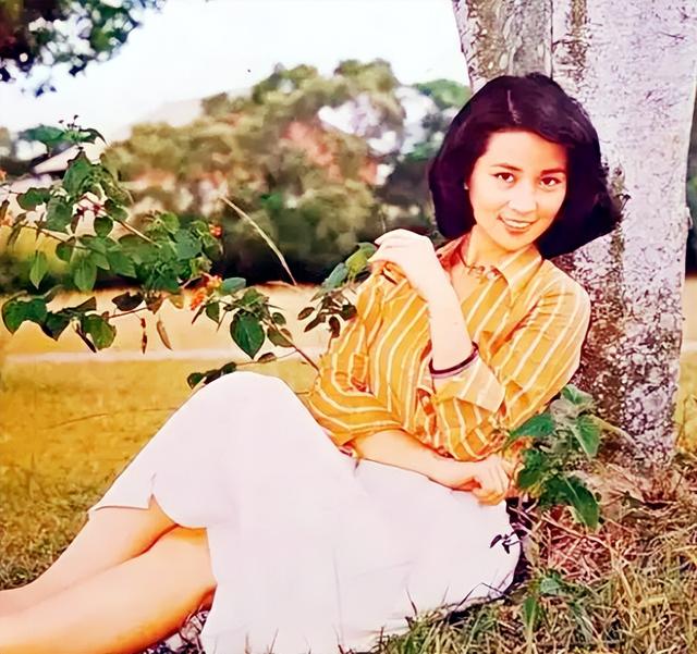 林凤娇简介和个人资料，女星林凤娇：嫁给成龙40年