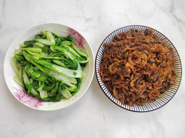 做饭的说说朋友圈，做饭发朋友圈的心情说说（江西男子晒老婆回娘家后的午餐）