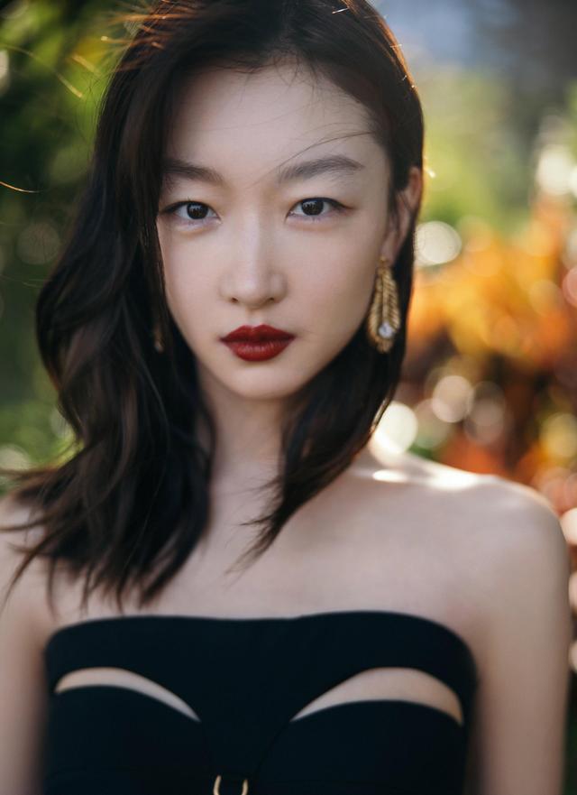 周冬雨多少岁了今年多大，32岁周冬雨被质疑面相变了