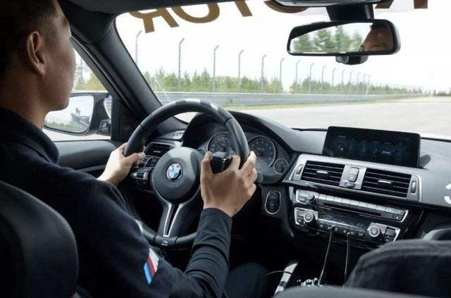 嚼槟榔为什么上瘾，吃槟榔为什么会上瘾（我国约有1亿人在嚼槟榔）