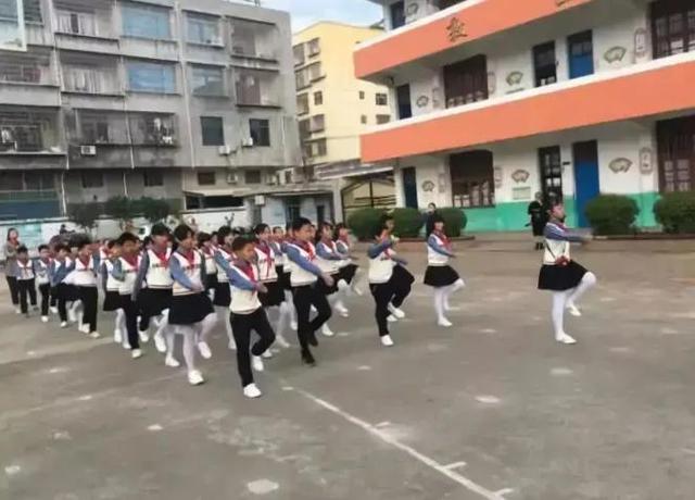 安全裤有什么作用，安全裤存在的意义（女生穿校裙要不要穿“安全裤”）
