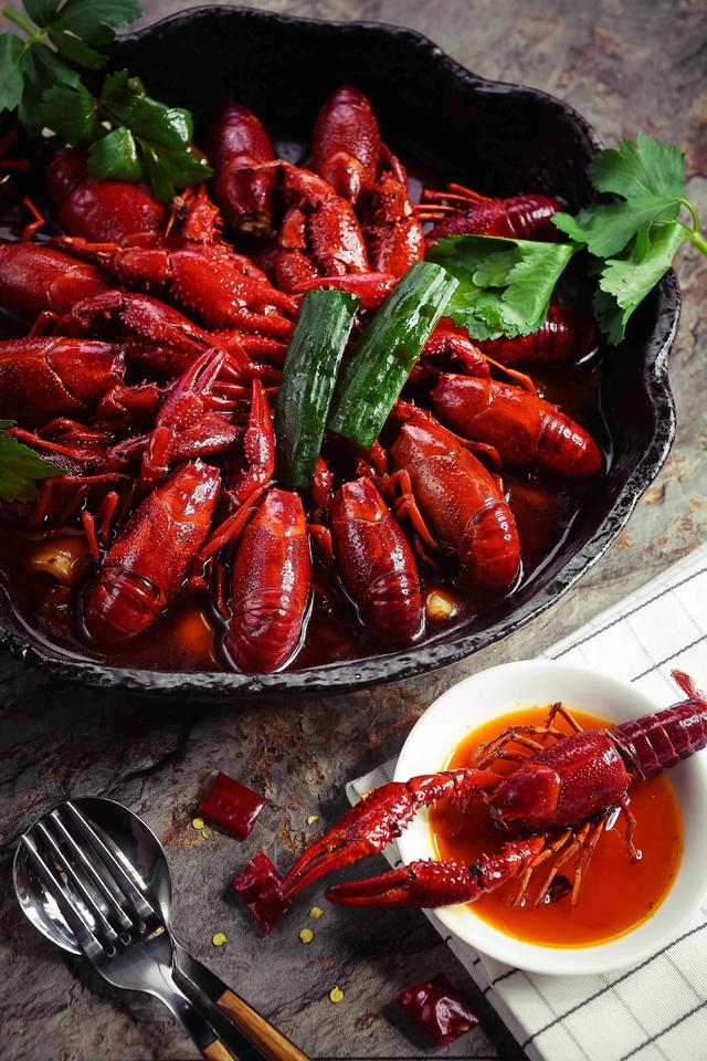 卖龙虾的幽默广告语大全，最新的龙虾宣传广告语大全（小龙虾文案）