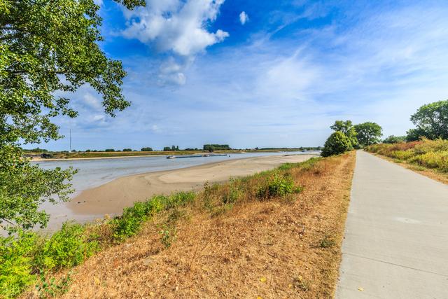 安慰失恋女生的话，安慰失恋女生的话简短（你低谷期经常安慰自己的话是什么）