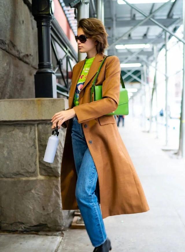 什么的季节填合适的词，什么的季节填上合适的词语（温暖、明亮又时髦）