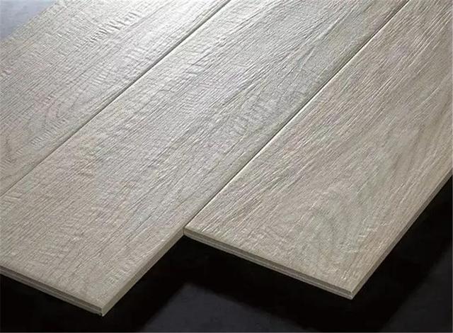 木纹瓷砖特点有哪些，木纹瓷砖有什么缺点（饱受争议的“木纹砖”）