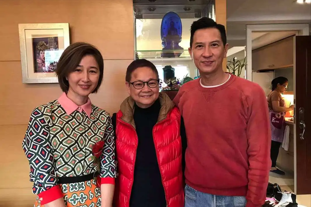 关咏荷弟弟不幸去世，张家辉称已办妥后事，妻子心情平复不愿再提