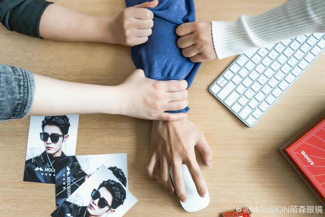 陌森眼镜什么档次，陌森眼镜是什么档次（陌森眼镜迫不及待要官宣肖战续约）