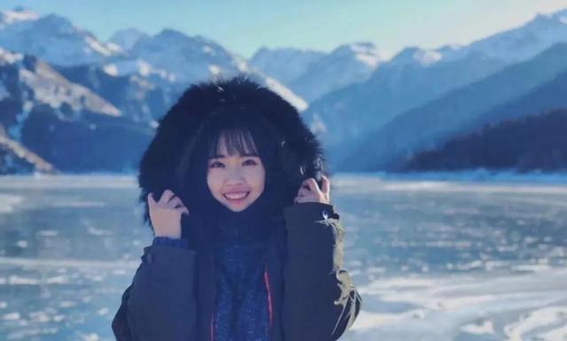 怎么形容一个女人优秀的句子，夸女人优秀的句子（让张含韵感动到落泪的女子）