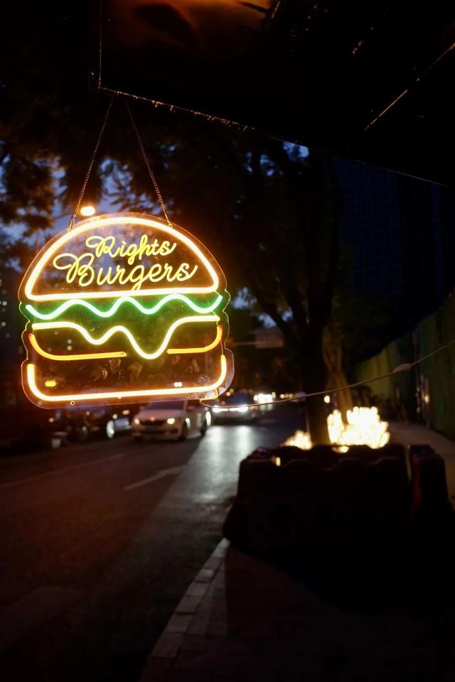 一句话霸气欢迎词，一句话欢迎词口号（三色路啊，就是不夜城）