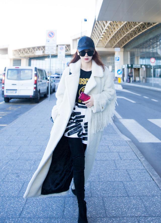 灰色上衣配什么裤子，灰色上衣配什么裤子颜色好看（一眼看去尤为吸睛醒目）