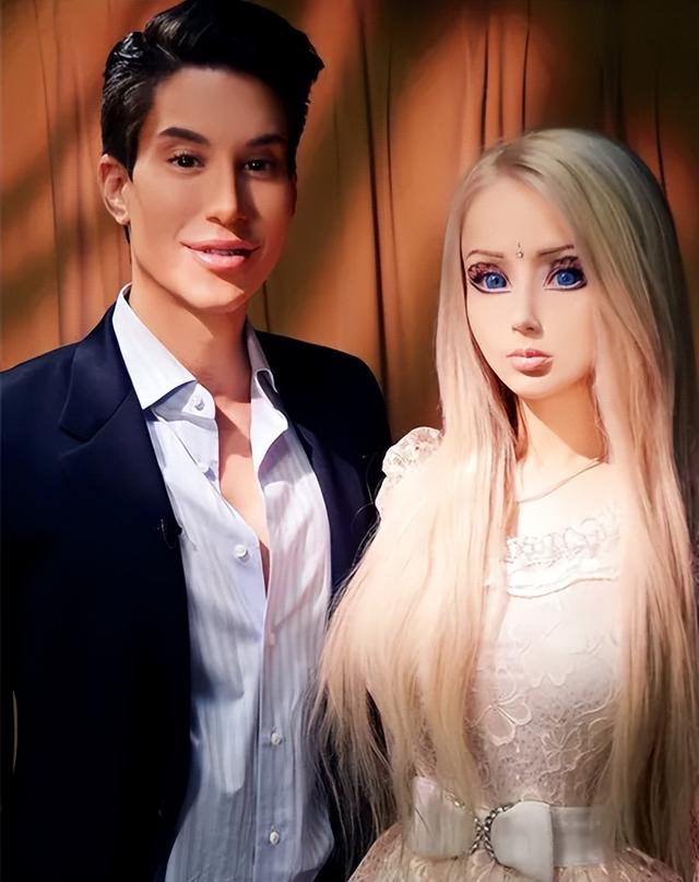 gay里gay气，gay里gay气什么意思（变身男版芭比穿透视装秀胸肌）