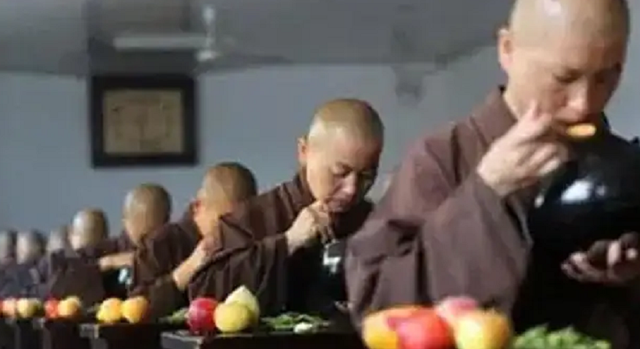 辽宁大悲寺苦行僧，辽宁大悲寺苦行僧说法（日睡4小时吃一餐）