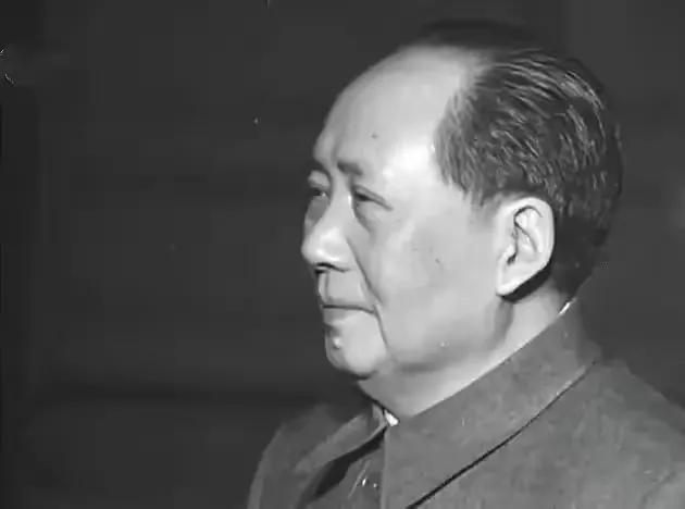 在生产力和生产关系这对矛盾中， A.生产力的性质决定生产关系的性质B.生产力的变化落后（《矛盾论》精解第四十六章）