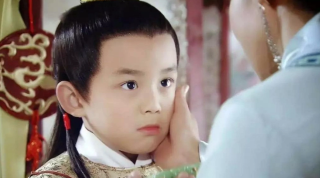 纪巧儿,唐宁饰洪小兰,胡定欣饰阮彤彤,廖启智饰万世雄,黎诺懿饰千里眼