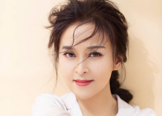 何音：为了儿子跟黄志忠离婚，为了儿子又嫁小丈夫