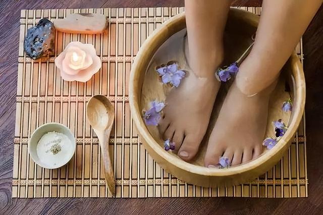 梦见吃东西是什么预兆，女人梦见吃饭是什么预兆（人睡觉时，为什么会“做梦”）