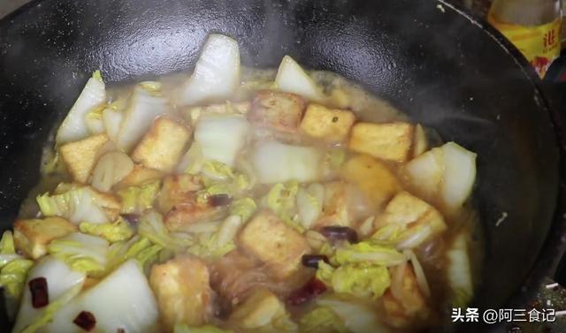炖豆腐的做法窍门，鳕鱼炖豆腐的做法视频（白菜炖豆腐怎么做最好吃）