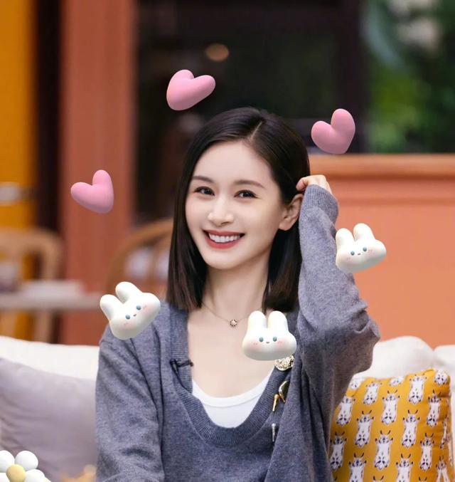 王子文35周岁生日，蒋欣送祝福叫她“小妖精”，男友亲自做蛋糕
