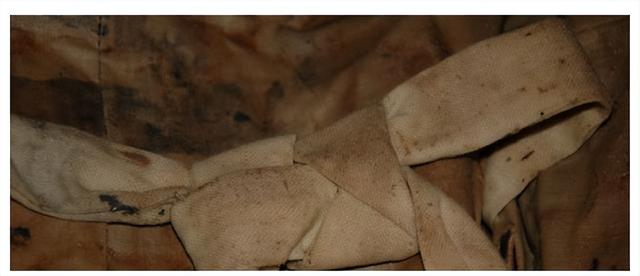 清代古墓发现奇怪女尸，历经百年五官却清晰可见