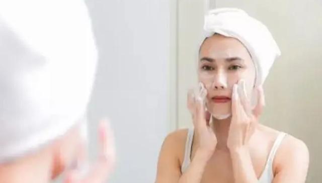 洁面霜怎么使用，如何正确使用洁面膏（清洁霜到底有什么用）