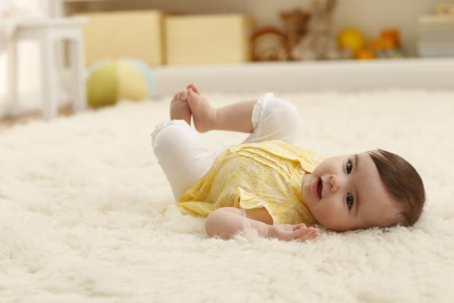 婴儿八个月烦躁期，8个月婴儿整天烦躁哼哼唧唧（简单的方法让妈妈不再发愁）