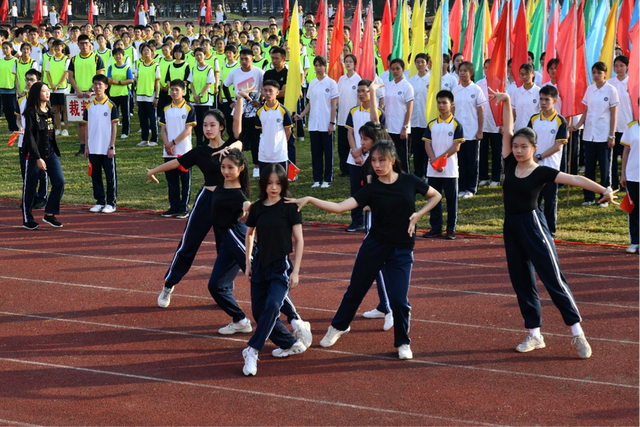 江门市第一中学，2021江门一中高考喜报成绩、本科特控线上线人数情况（广东江门1中学再放大招传经送宝）