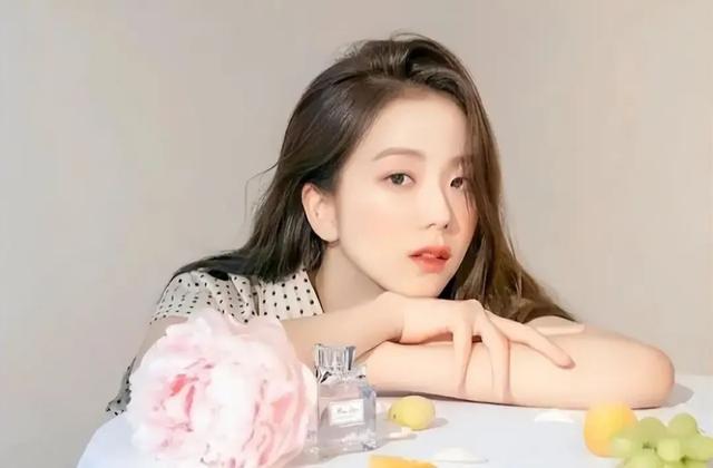 韩国最美十位女星，2023年韩国最美的10大女星