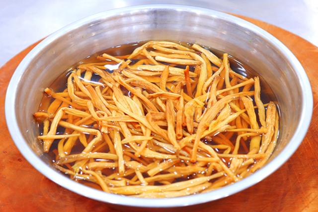 黄花菜干要泡多久，多给孩子吃这5种