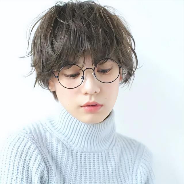 头发稀少适合什么发型？10款时髦大气的流行发型，既显发量又有型
