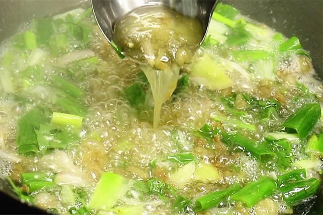 猪油有异味怎么去除，猪油有骚味怎么处理（猪油白净香浓没腥味）